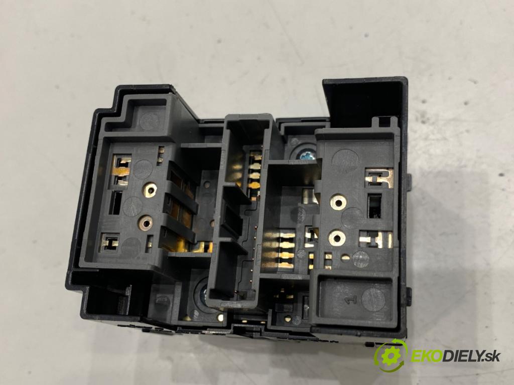 LEXUS NX SUV 2018 114 kW 300h AWD (AYZ15_) 2494 Prepínač nastavenia spätných zrkadiel 183746 (Prepínacie páčky pod volantom)