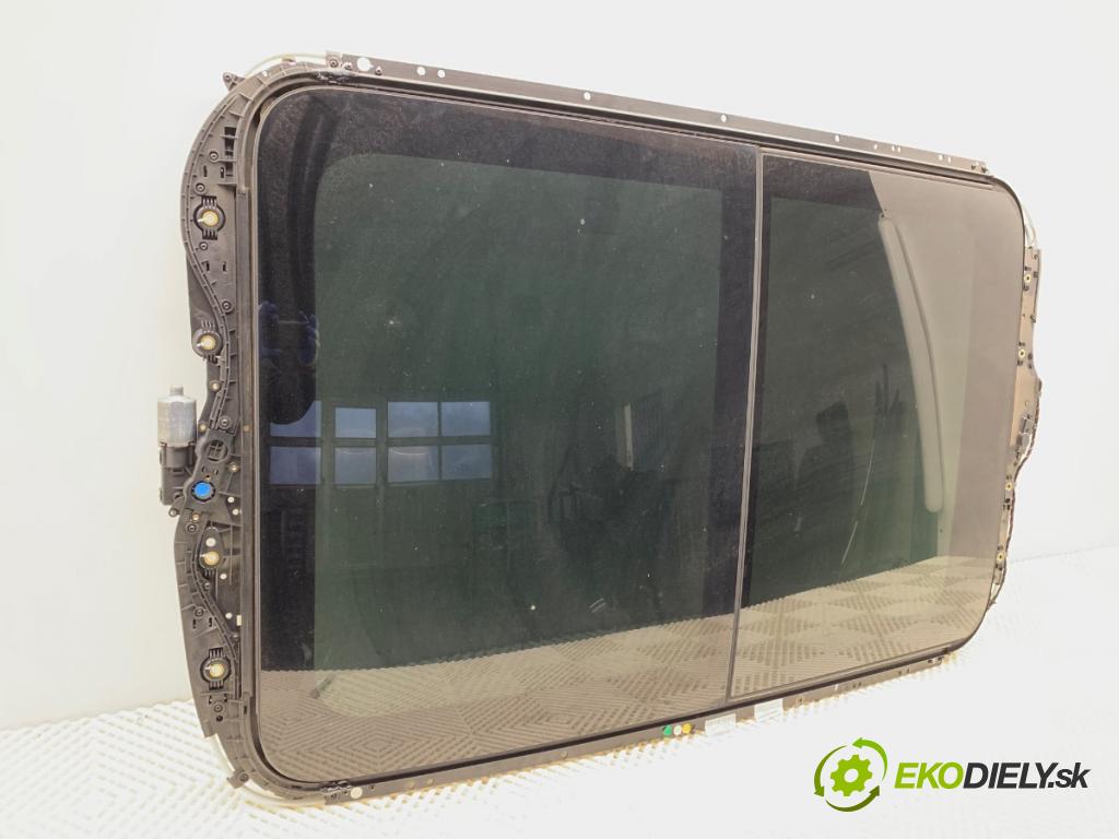 AUDI Q5 8R SUV 2012 165 kW 2.0 TFSI quattro 1984 strešné okno 8R0877041B (Sklo karosérie)