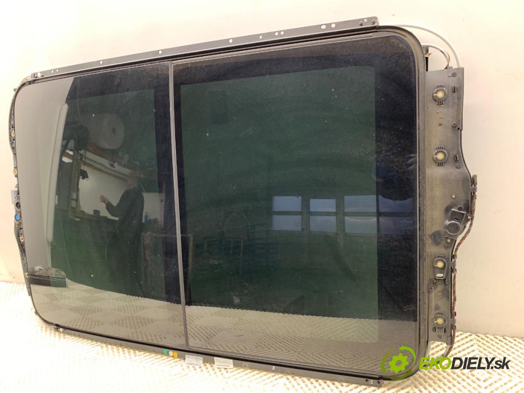 AUDI Q5 8R SUV 2012 165 kW 2.0 TFSI quattro 1984 strešné okno 8R0877041B (Sklo karosérie)