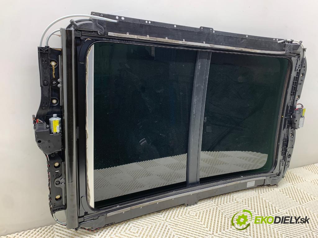 AUDI Q5 8R SUV 2012 165 kW 2.0 TFSI quattro 1984 strešné okno 8R0877041B (Sklo karosérie)