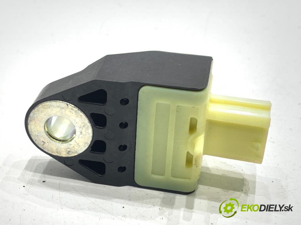 LEXUS NX SUV 2018 114 kW 300h AWD (AYZ15_) 2494 Snímač nárazu 89831-78010 (Snímač nárazu)