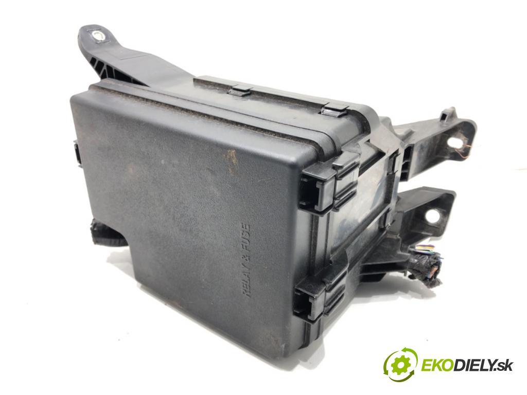 LEXUS NX SUV 2018 114 kW 300h AWD (AYZ15_) 2494 skříňka poistková  (Pojistková skříňka)