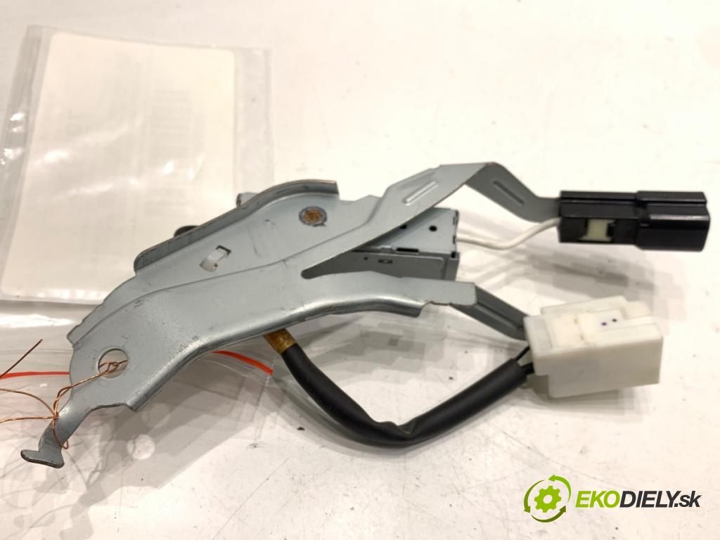 LEXUS NX SUV 2018 114 kW 300h AWD (AYZ15_) 2494 zesilovač Antenní: 86300-78020 (Zesilovač)