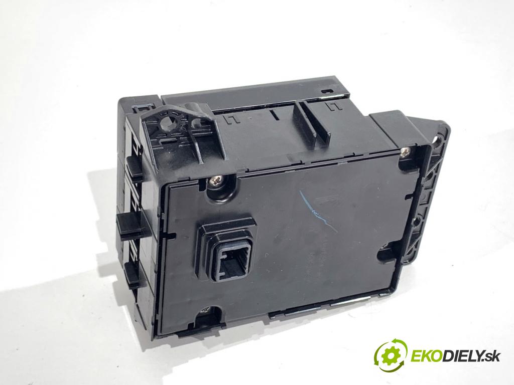 LEXUS NX SUV 2018 114 kW 300h AWD (AYZ15_) 2494 Panel ovládania radia 84780-78120 (Prepínacie páčky pod volantom)