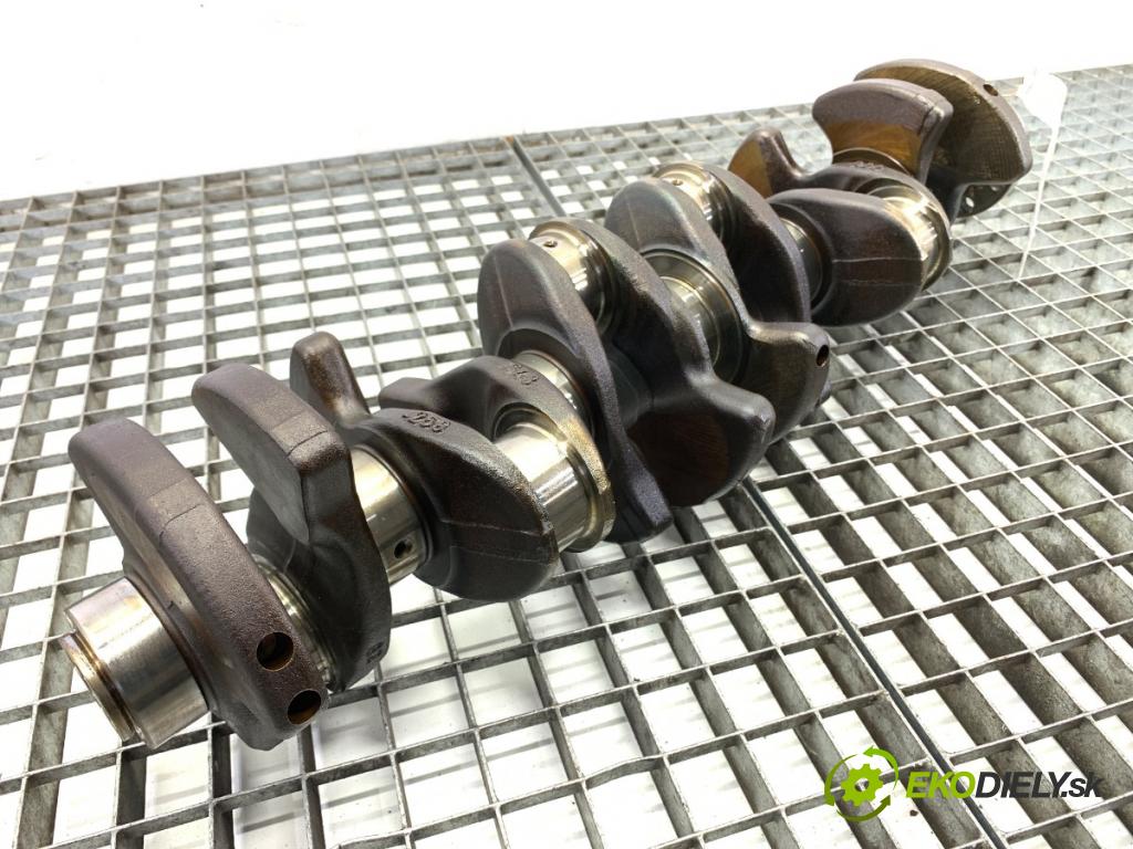 BMW F30 sedan 2017 240 kW 340 i xDrive 2998 Kardaň, hriadeľ KLIKA: B58B30A (Blok motora ostatné)