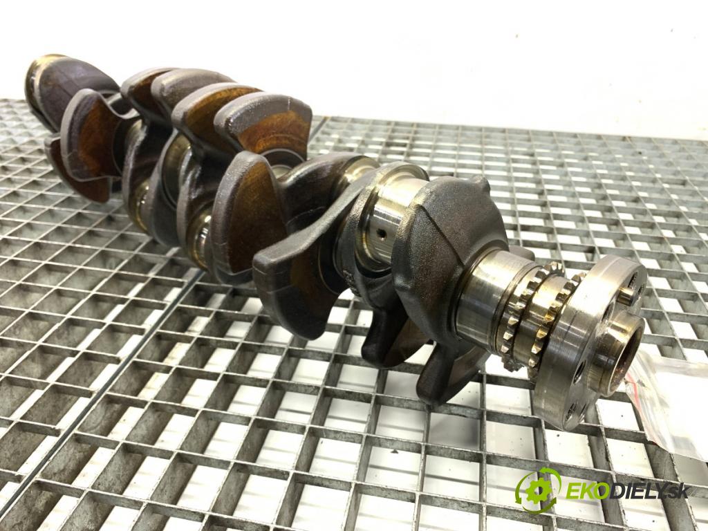 BMW F30 sedan 2017 240 kW 340 i xDrive 2998 Kardaň, hriadeľ KLIKA: B58B30A (Blok motora ostatné)