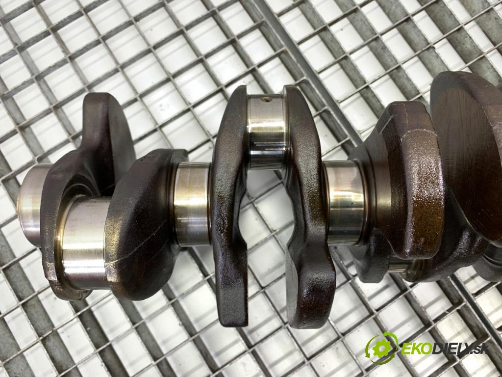 BMW F30 sedan 2017 240 kW 340 i xDrive 2998 Kardaň, hriadeľ KLIKA: B58B30A (Blok motora ostatné)