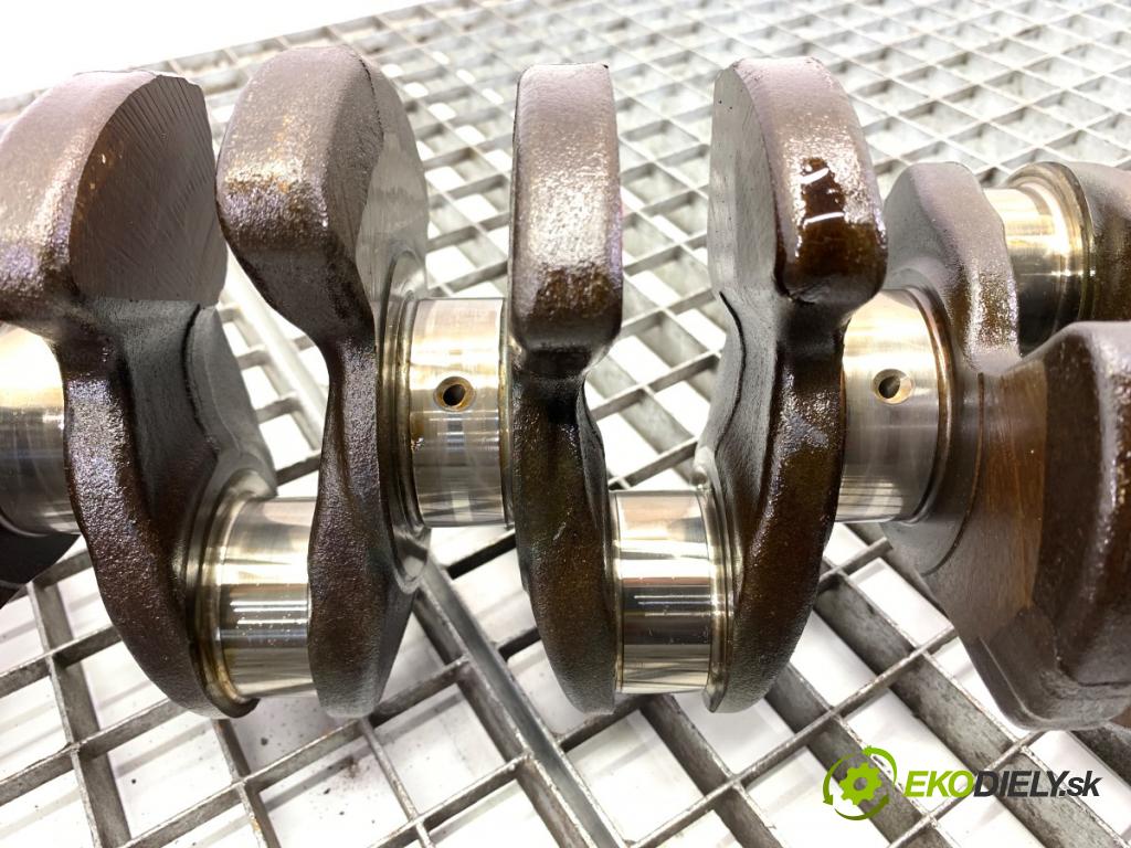 BMW F30 sedan 2017 240 kW 340 i xDrive 2998 Kardaň, hriadeľ KLIKA: B58B30A (Blok motora ostatné)