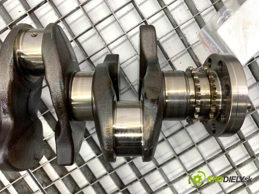 BMW F30 sedan 2017 240 kW 340 i xDrive 2998 Kardaň, hriadeľ KLIKA: B58B30A (Blok motora ostatné)