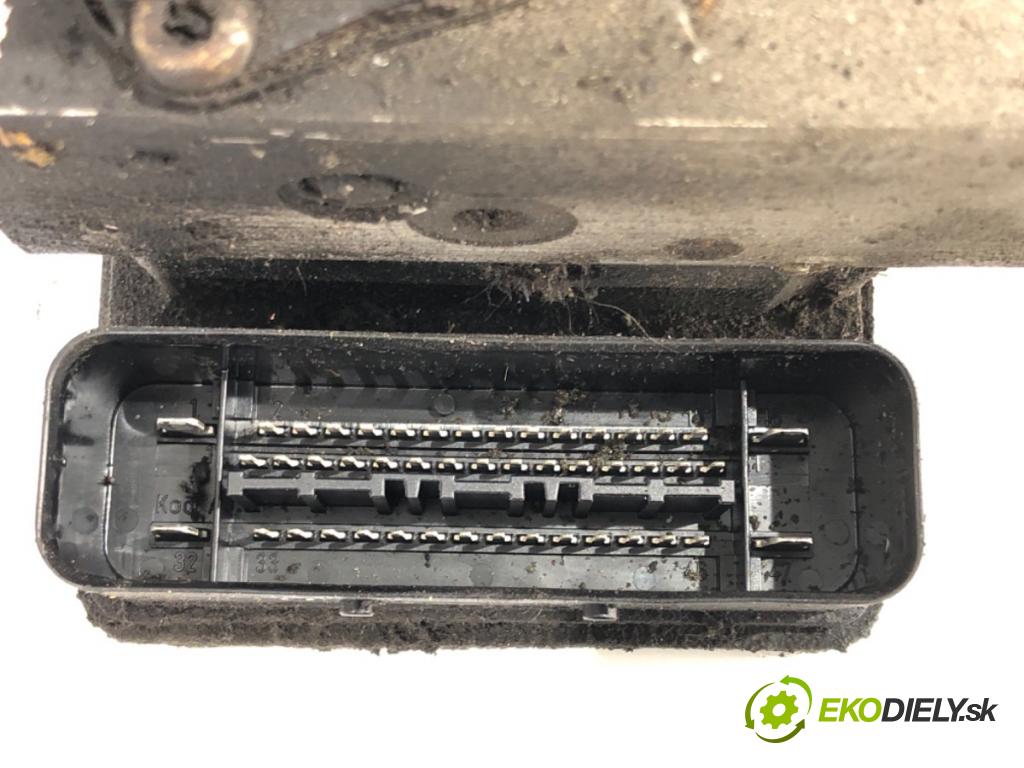 VW TRANSPORTER T5 Autobus 2003 96 kW 2.5 TDI 2461 Pumpa ABS 7H0614111E (Pumpa ABS)