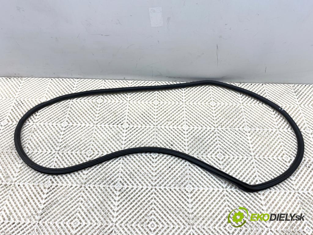 MERCEDES-BENZ GLE  2025 198 kW GLE 300 d 4-matic (167.109) 1993 těsnění dveře zadní část levá strana A1671692500 (Karoserie ostatní)