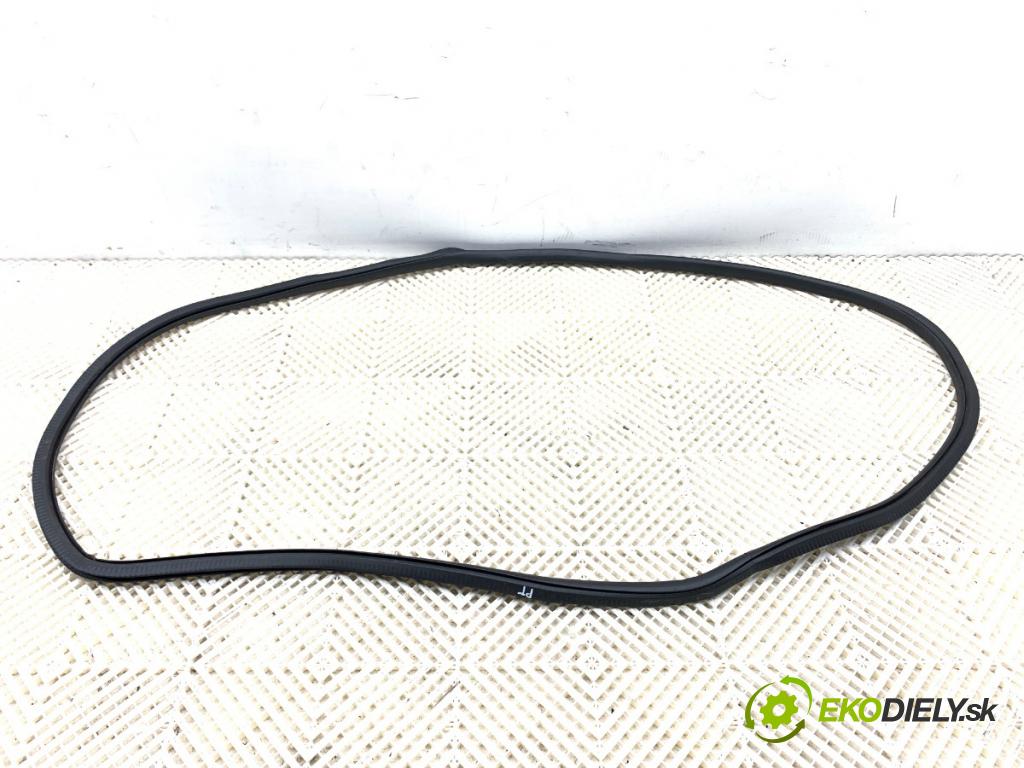 MERCEDES-BENZ GLE  2025 198 kW GLE 300 d 4-matic (167.109) 1993 těsnění dveře zadní část pravá  (Karoserie ostatní)