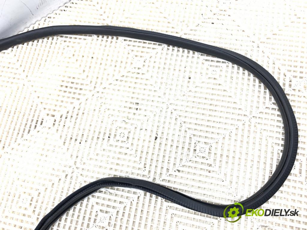 MERCEDES-BENZ GLE  2025 198 kW GLE 300 d 4-matic (167.109) 1993 těsnění dveře zadní část pravá  (Karoserie ostatní)