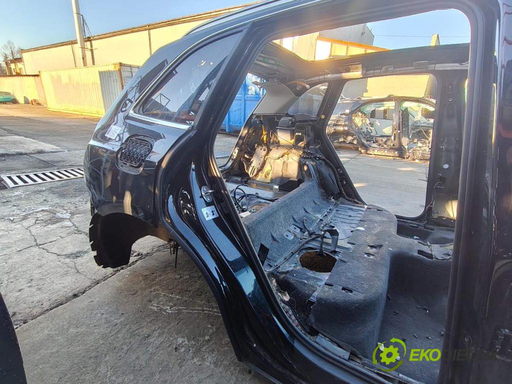 AUDI Q5 8R SUV 2012 165 kW 2.0 TFSI quattro 1984 KAROSERIA ČTVRŤÁK blatník zadní část levý pravý práh levý pravý střecha KOUPEL: