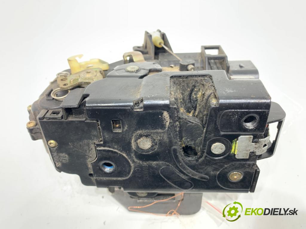 AUDI A4 B6 sedan 2003 75 kW 1.6 1595 zámok dveře levý přední část 4B1837015G