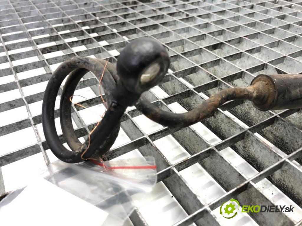 AUDI A4 B6 sedan 2003 75 kW 1.6 1595 hadica servočerpadlo  (Rúrka servočerpadla)