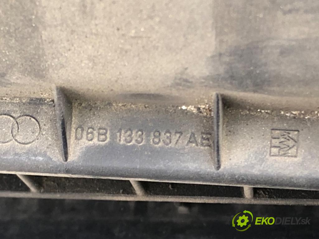 AUDI A4 B6 sedan 2003 75 kW 1.6 1595 obal filtra vzduchu 06B133837AE (Kryt vzduchového filtru)