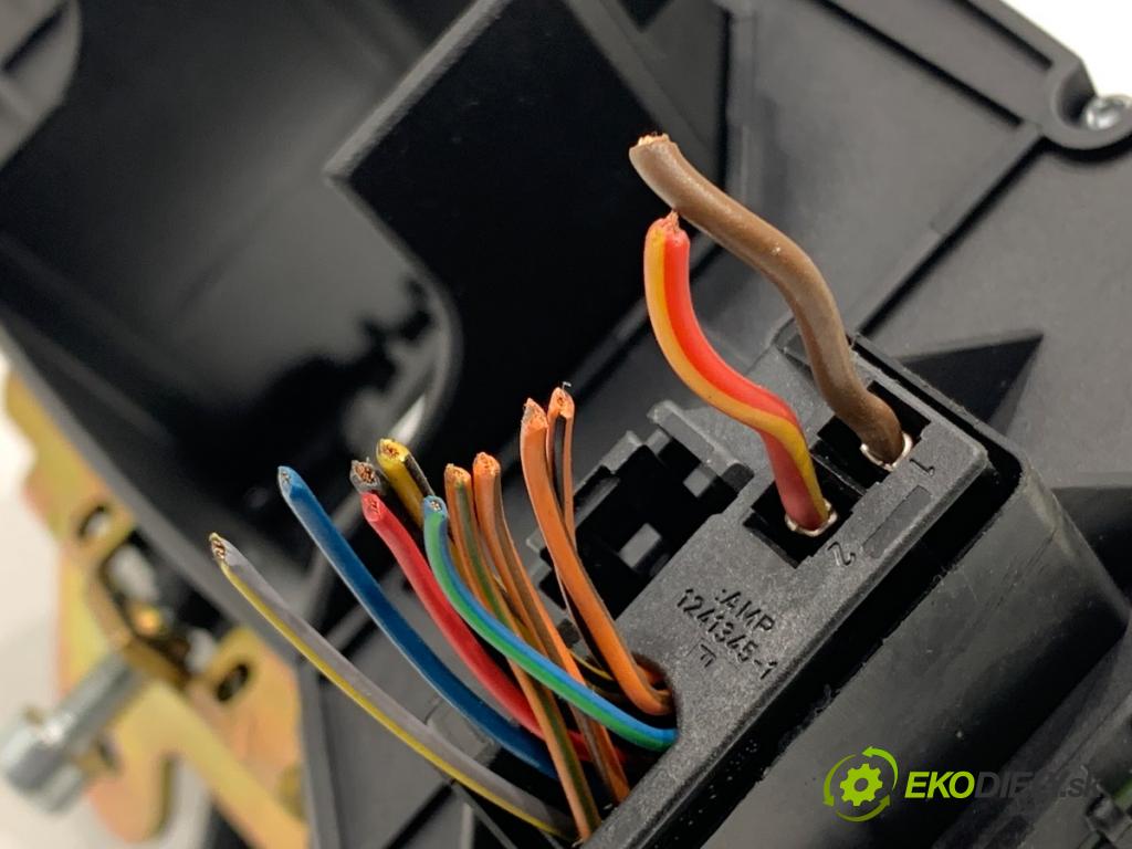 AUDI A4 B6 sedan 2003 75 kW 1.6 1595 Prepínač kombinovaný 8E0953549F (Prepínacie páčky pod volantom)