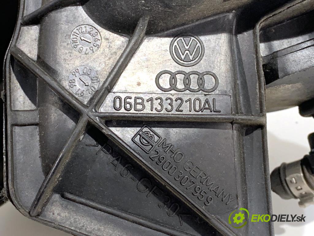 AUDI A4 B6 sedan 2003 75 kW 1.6 1595 potrubí sání 06B133210AL (Sací potrubí)