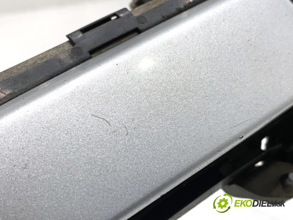 AUDI A4 B6 sedan 2003 75 kW 1.6 1595 Kľučka vonkajšia ľavy predný