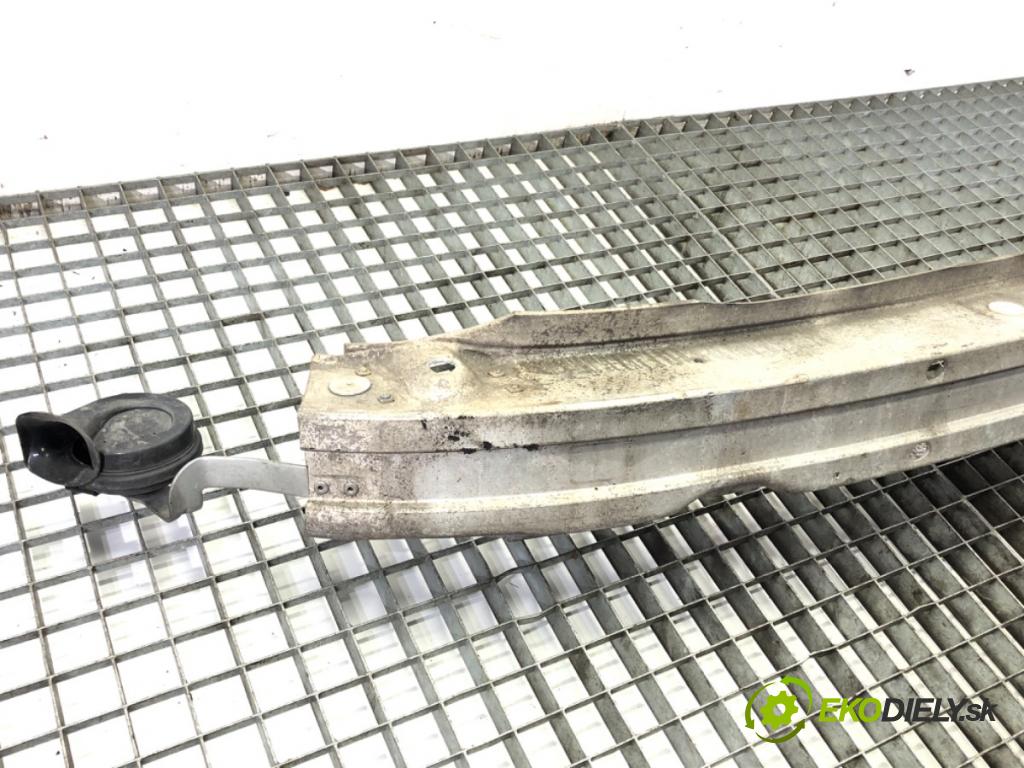 AUDI A4 B6 sedan 2003 75 kW 1.6 1595 výztuha nárazníka přední část 8E0807109C (Přední výztuha)