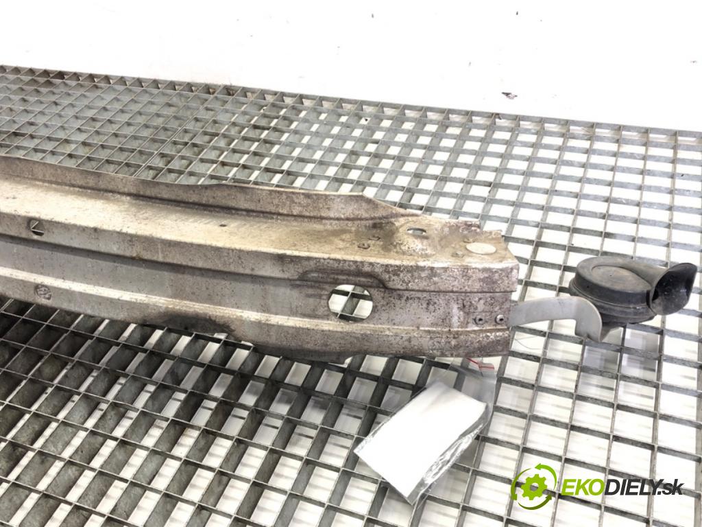 AUDI A4 B6 sedan 2003 75 kW 1.6 1595 výztuha nárazníka přední část 8E0807109C (Přední výztuha)