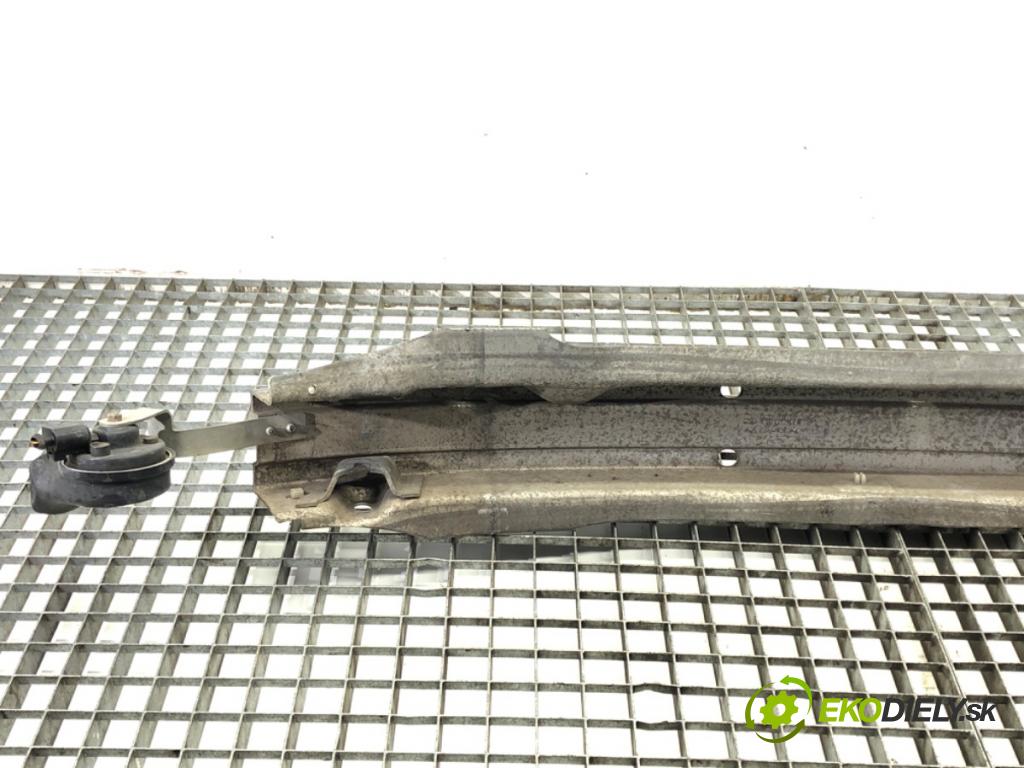 AUDI A4 B6 sedan 2003 75 kW 1.6 1595 výztuha nárazníka přední část 8E0807109C (Přední výztuha)