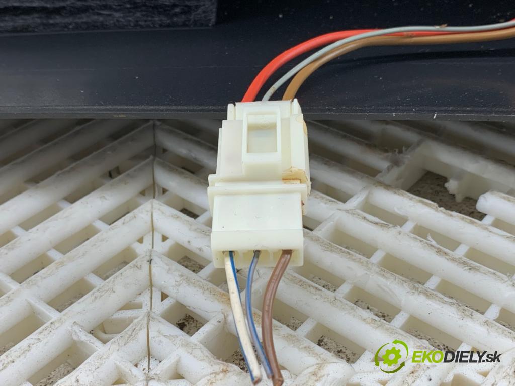 AUDI Q5 8R SUV 2012 165 kW 2.0 TFSI quattro 1984 Tunel středový 8R0864981 (Středový tunel)