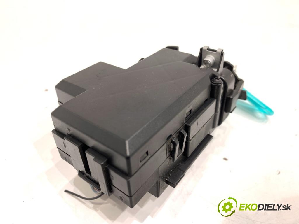 AUDI Q5 8R SUV 2012 165 kW 2.0 TFSI quattro 1984 spinačka 8K0909131D (Spínacia skrinka)