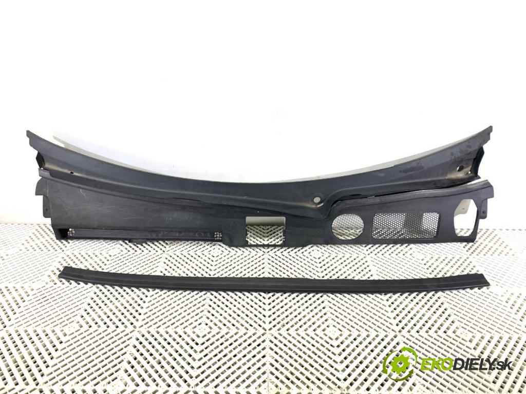 AUDI Q5 8R SUV 2012 165 kW 2.0 TFSI quattro 1984 Torpédo, plast pod čelné okno 8R1819447C (Torpédo (plast pod čelným sklom))