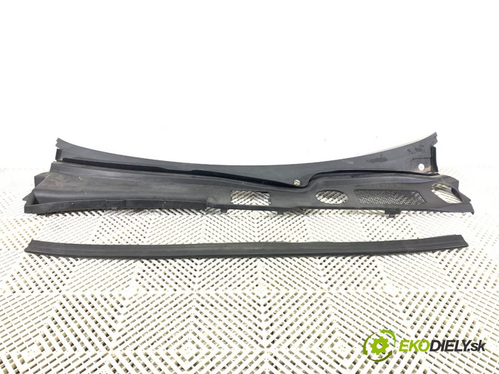 AUDI Q5 8R SUV 2012 165 kW 2.0 TFSI quattro 1984 Torpédo, plast pod čelné okno 8R1819447C (Torpédo (plast pod čelným sklom))