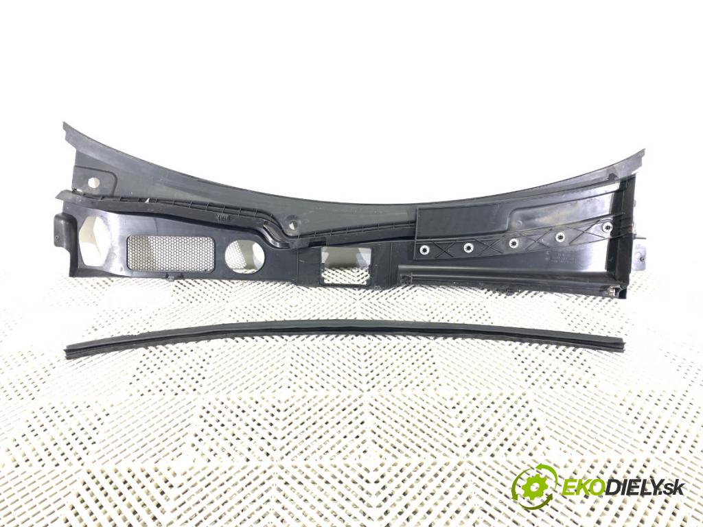 AUDI Q5 8R SUV 2012 165 kW 2.0 TFSI quattro 1984 Torpédo, plast pod čelné okno 8R1819447C (Torpédo (plast pod čelným sklom))