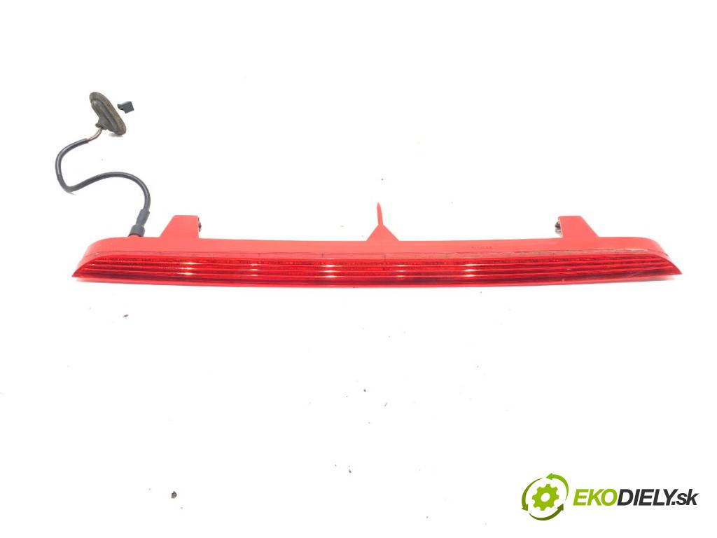 AUDI Q5 8R SUV 2012 165 kW 2.0 TFSI quattro 1984 Svetlo brzdových svetiel 8r0945097