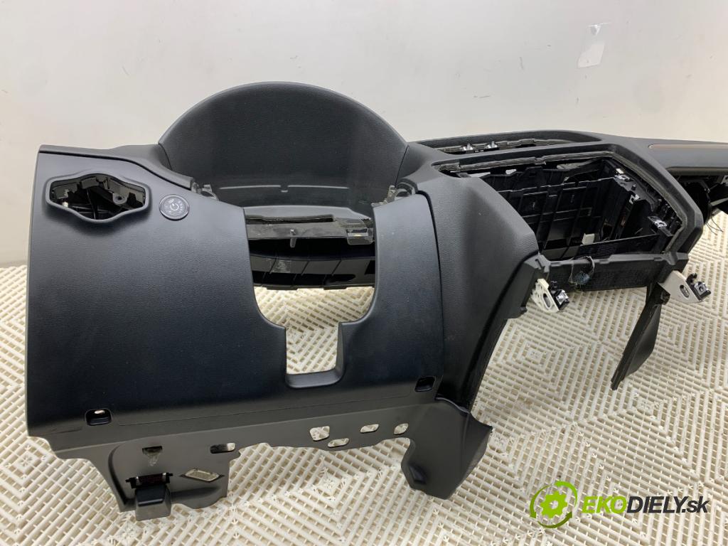 AUDI Q5 8R SUV 2012 165 kW 2.0 TFSI quattro 1984 palubní doska silenbloku PÁSY: