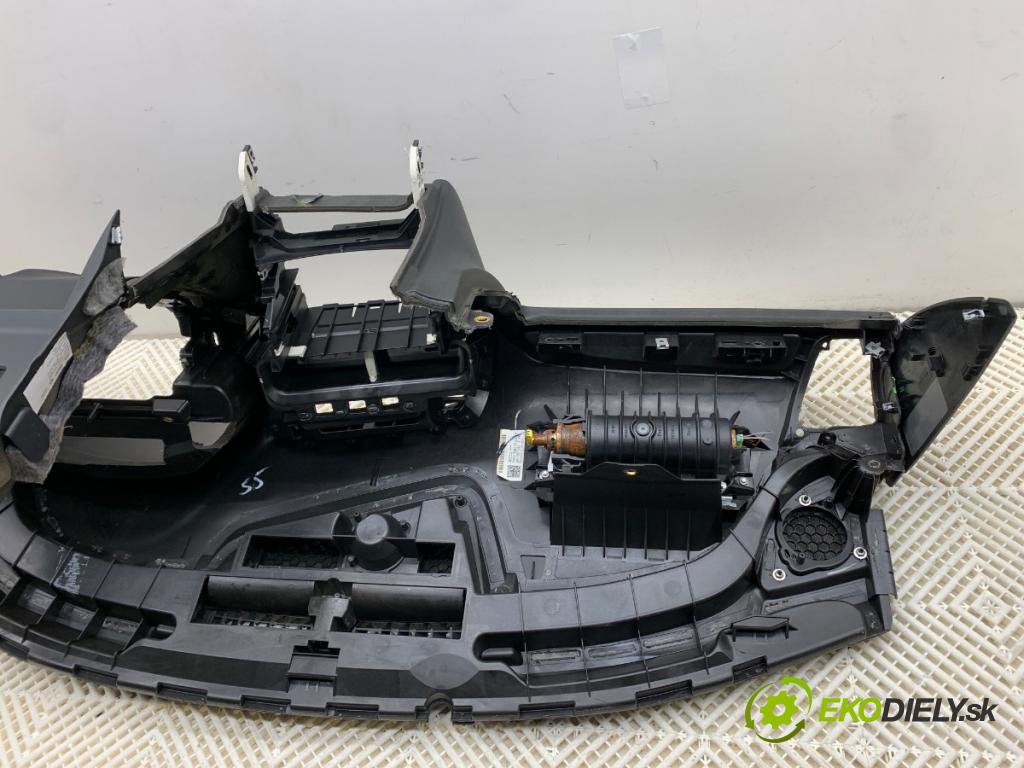 AUDI Q5 8R SUV 2012 165 kW 2.0 TFSI quattro 1984 palubní doska silenbloku PÁSY: