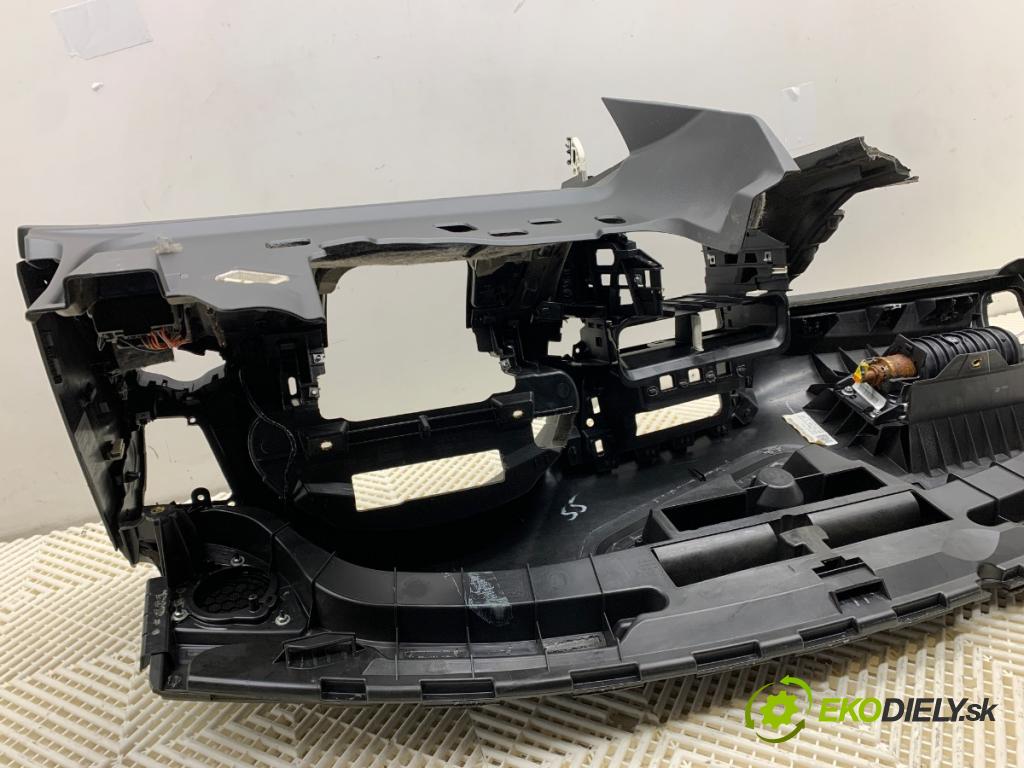 AUDI Q5 8R SUV 2012 165 kW 2.0 TFSI quattro 1984 palubní doska silenbloku PÁSY: