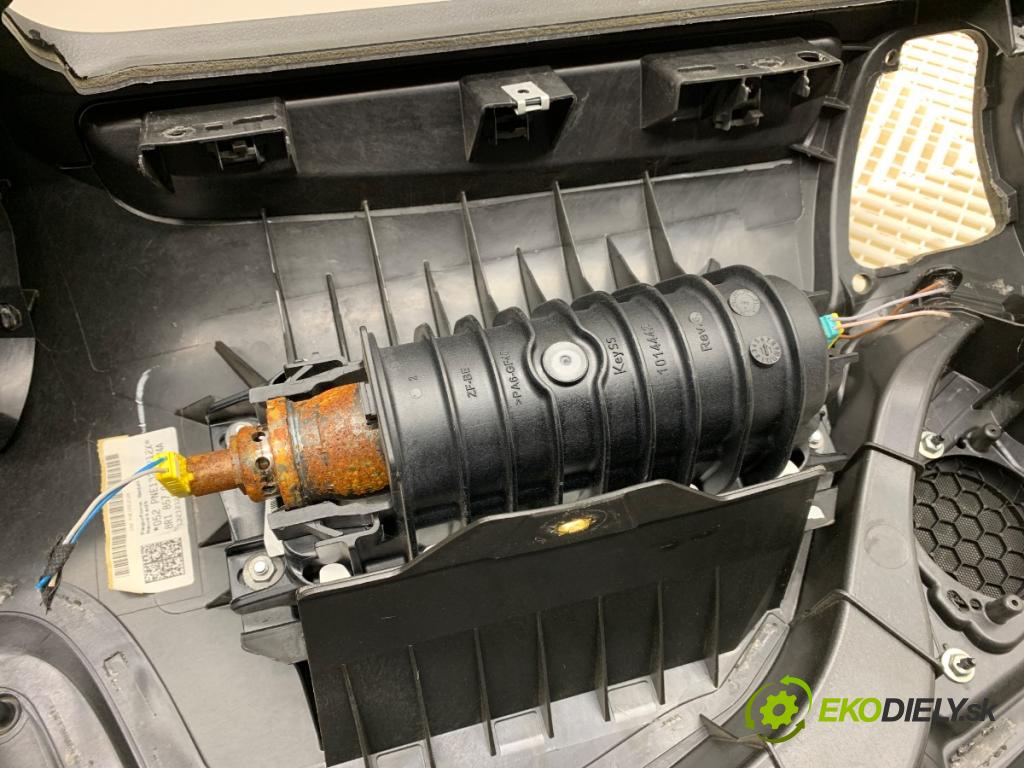 AUDI Q5 8R SUV 2012 165 kW 2.0 TFSI quattro 1984 palubní doska silenbloku PÁSY: