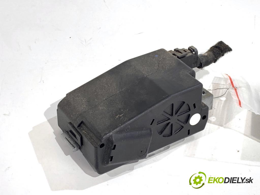 AUDI Q5 8R SUV 2012 165 kW 2.0 TFSI quattro 1984 blokáda volantu 8K0905852D (Řízení ostatní)