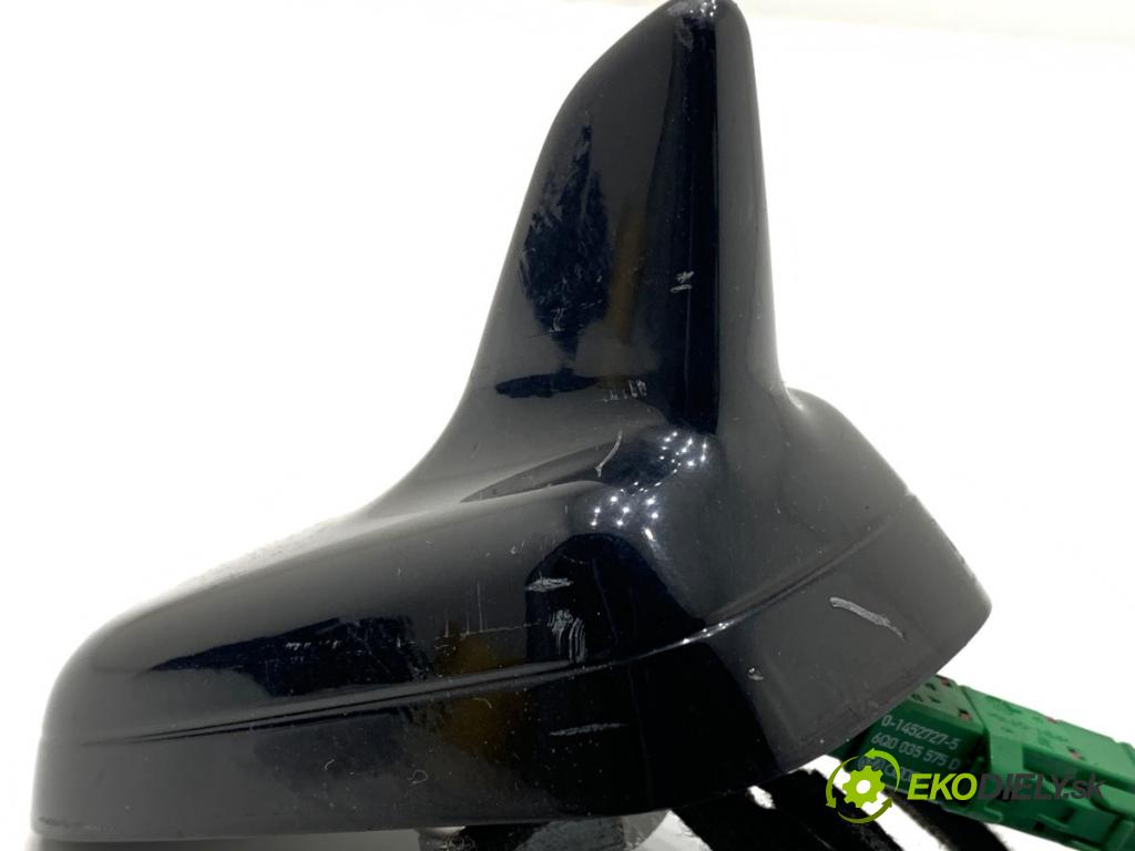 AUDI Q5 8R SUV 2012 165 kW 2.0 TFSI quattro 1984 ANTENA 8R0035503C