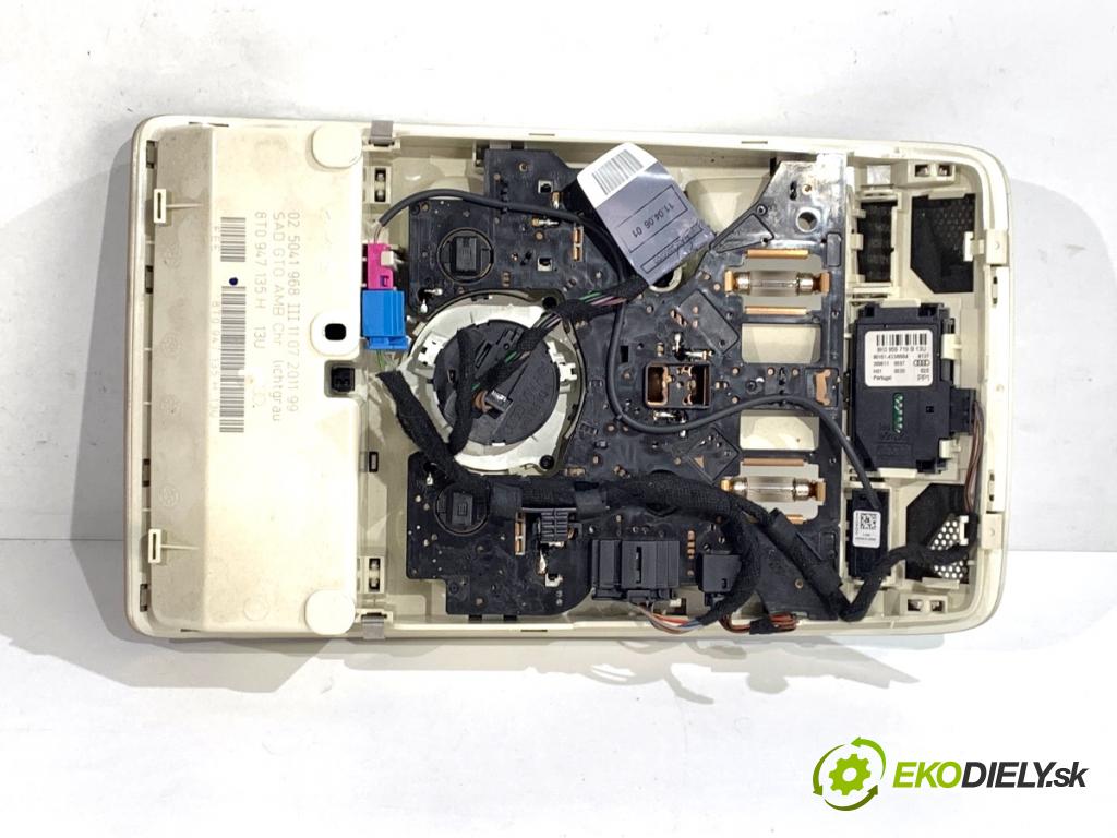 AUDI Q5 8R SUV 2012 165 kW 2.0 TFSI quattro 1984 Svetlo stropné 8T0947135H