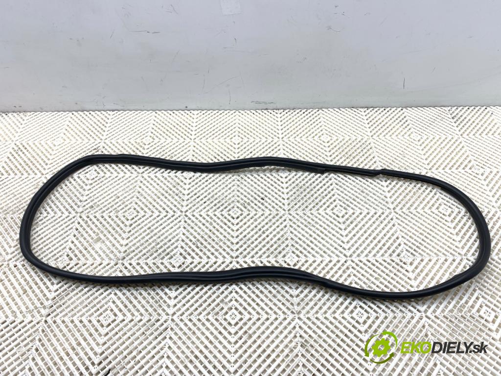 LEXUS NX SUV 2018 114 kW 300h AWD (AYZ15_) 2494 těsnění dveře zadní část levá strana  (Karoserie ostatní)