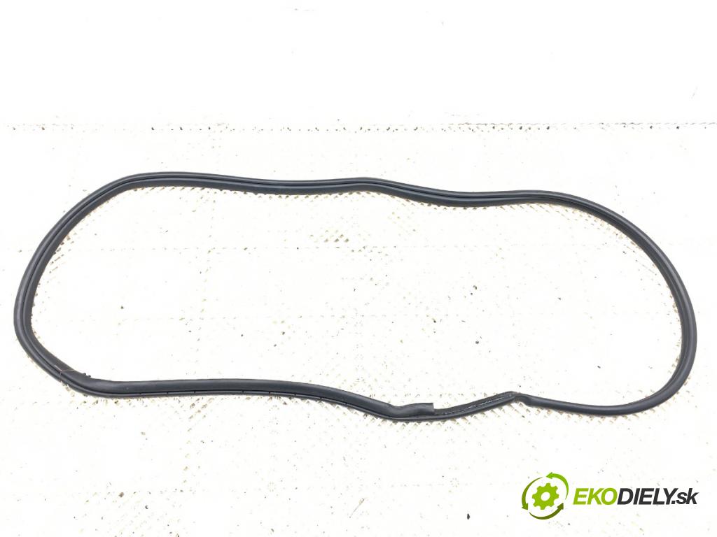 LEXUS NX SUV 2018 114 kW 300h AWD (AYZ15_) 2494 těsnění dveře zadní část pravá  (Karoserie ostatní)