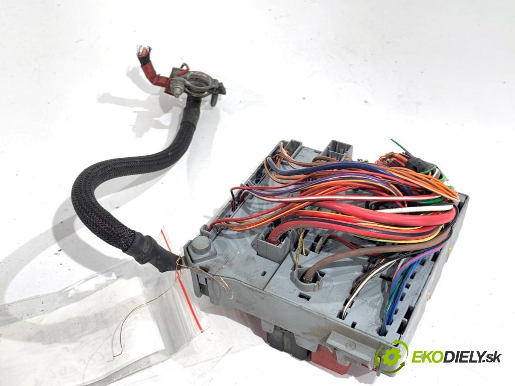 FIAT 500 liftback 2008 51 kW 1.2 (312AXA1A) 1242 skříňka poistková (Pojistková skříňka)