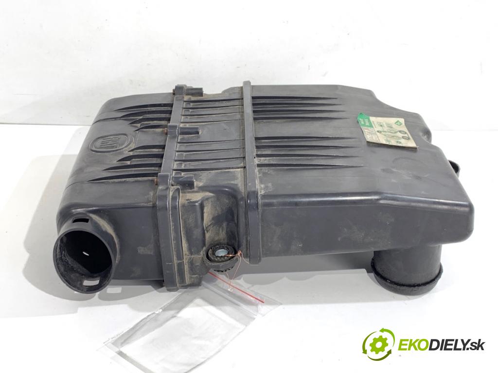FIAT 500 liftback 2008 51 kW 1.2 (312AXA1A) 1242 Obal filtra vzduchu 51798943 (Obal vzduchového filtra)