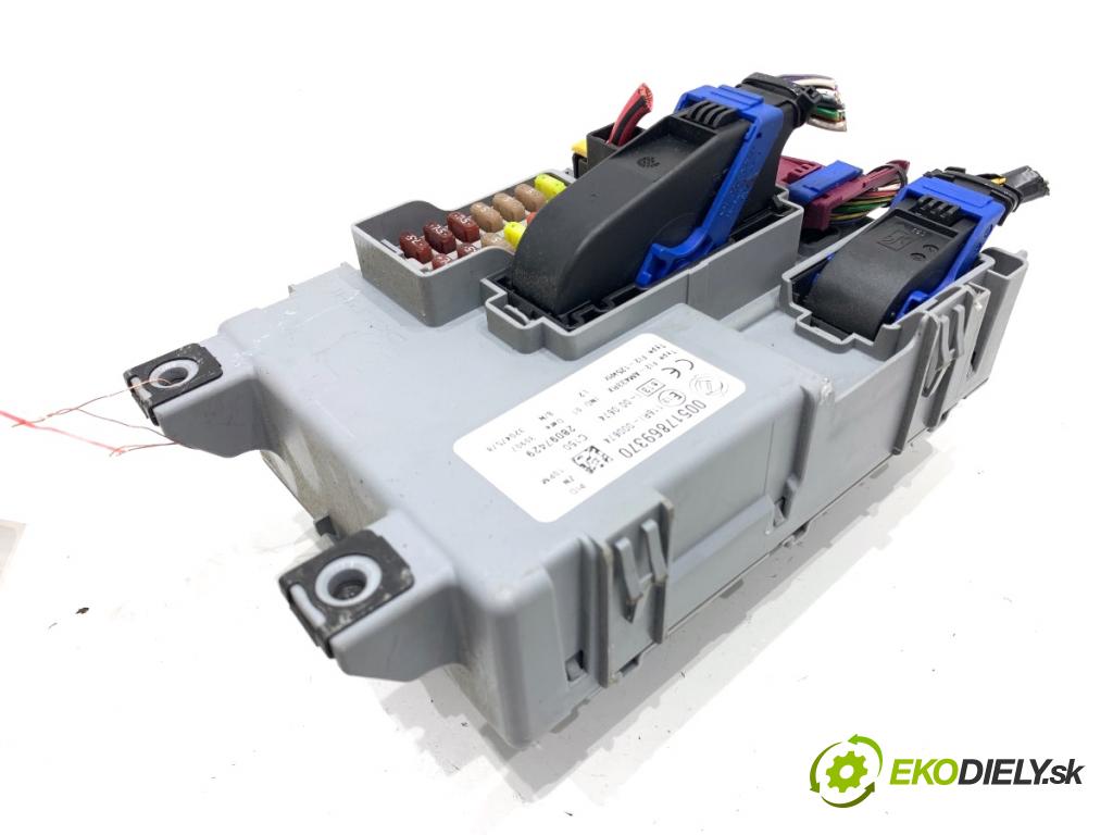 FIAT 500 liftback 2008 51 kW 1.2 (312AXA1A) 1242 modul BSI 00517869370 (Pojistková skříňka)