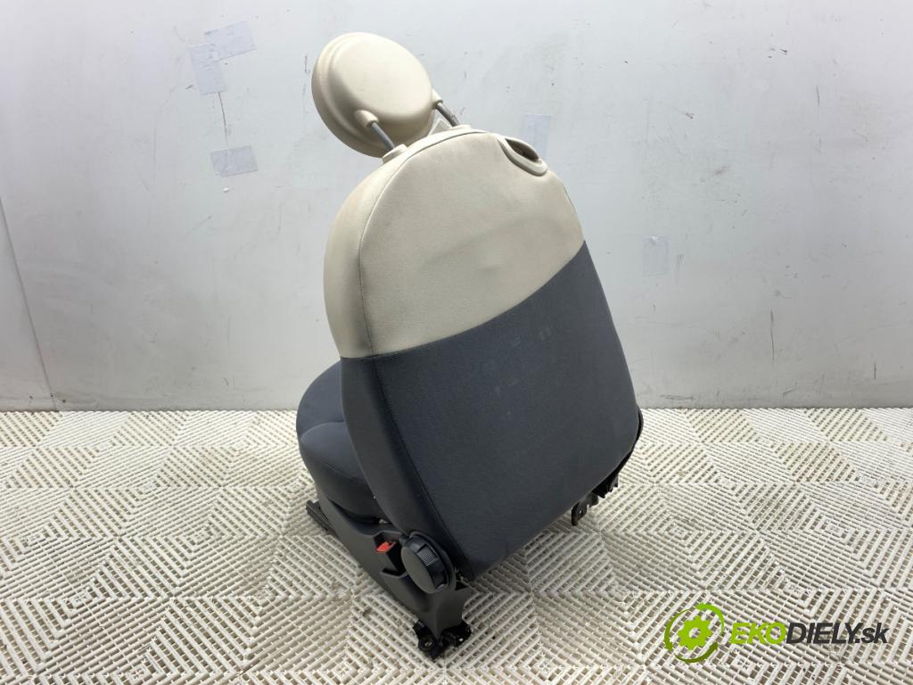 FIAT 500 liftback 2008 51 kW 1.2 (312AXA1A) 1242 Sedadlo pravy predný