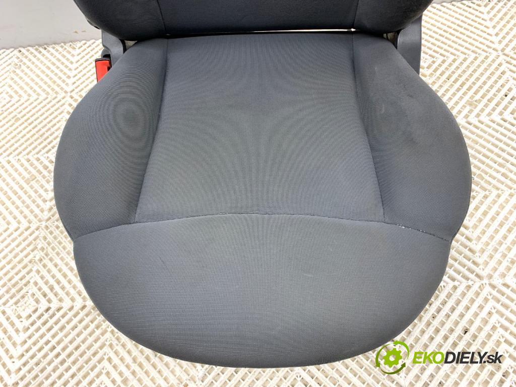 FIAT 500 liftback 2008 51 kW 1.2 (312AXA1A) 1242 Sedadlo ľavy predný