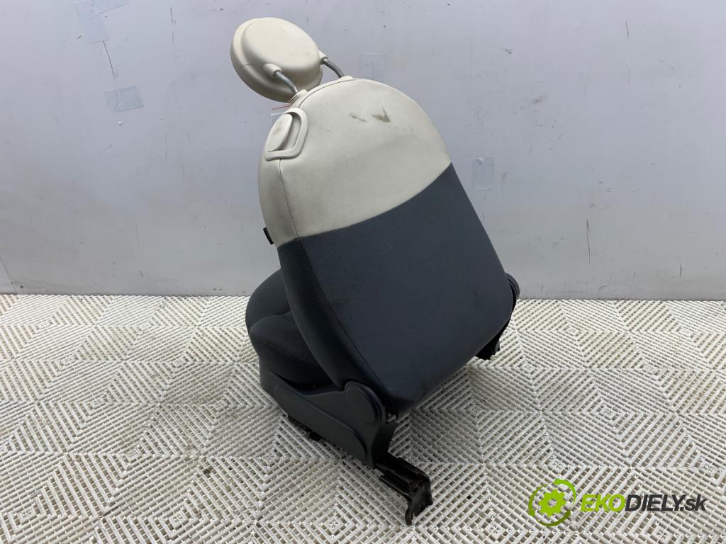FIAT 500 liftback 2008 51 kW 1.2 (312AXA1A) 1242 Sedadlo ľavy predný