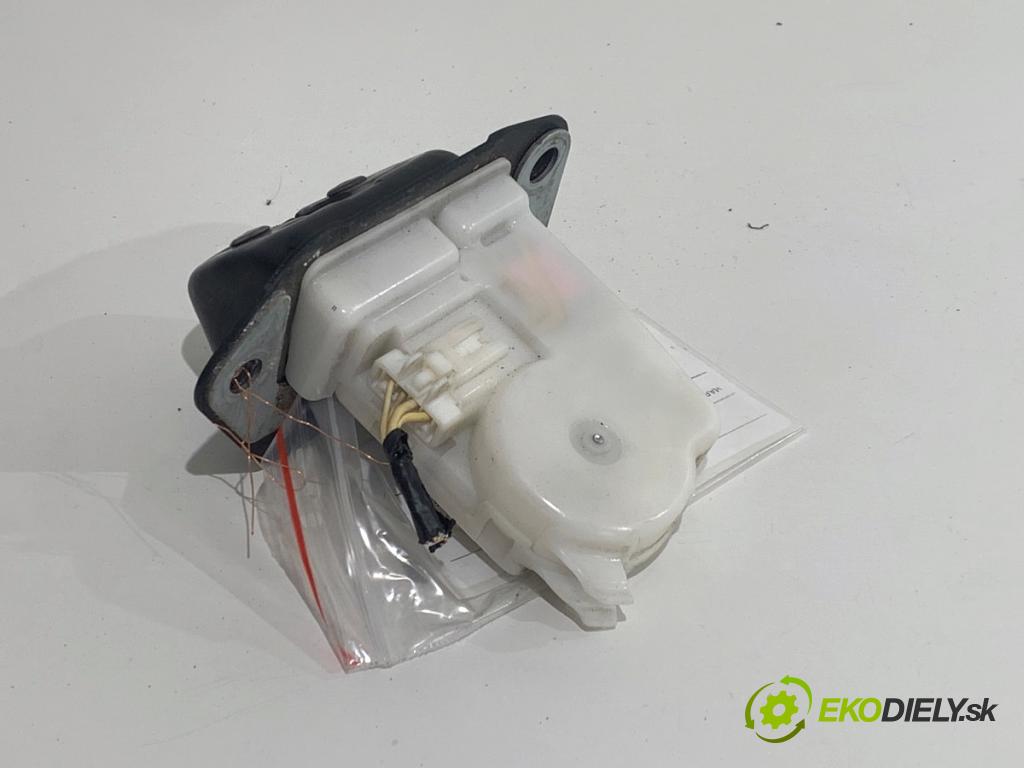 NISSAN NOTE E11 nadwozie wielkoprzestrzenne (MPV) 2009 65 kW 1.4 1386 zámok dverí zad