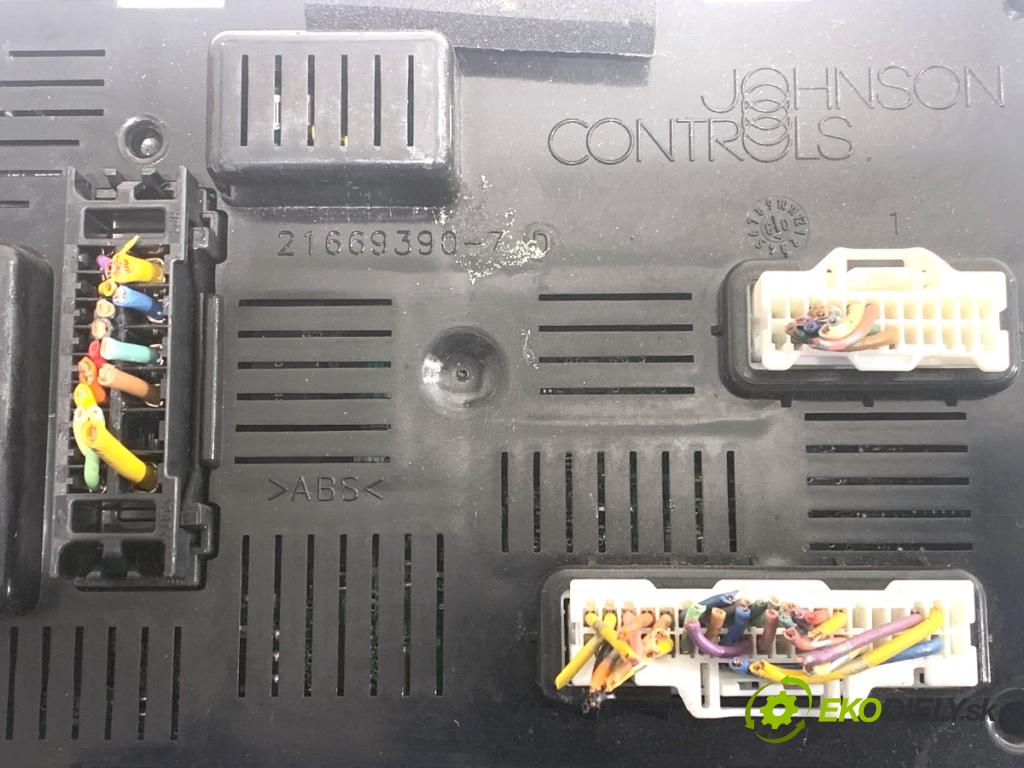 NISSAN NOTE E11 nadwozie wielkoprzestrzenne (MPV) 2009 65 kW 1.4 1386 modul BSI 284B2EM01E (Pojistková skříňka)